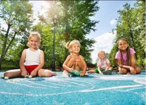 “Дети любят читать книжки, просто они об этом не знают". Писательница Надея Ясминска волшебничала вместе с гродненскими  читателями