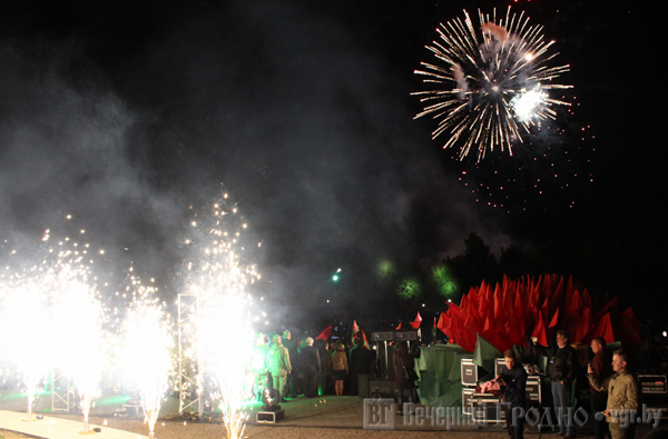 День Победы завершился на Кургане Славы фейерверком и пробками День Победы завершился на Кургане Славы фейерверком и пробками