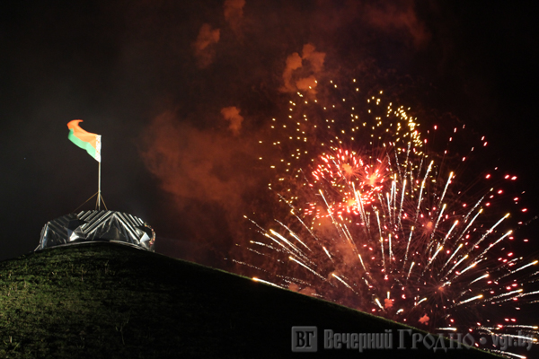 День Победы завершился на Кургане Славы фейерверком и пробками День Победы завершился на Кургане Славы фейерверком и пробками