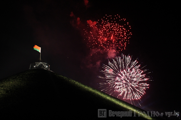 День Победы завершился на Кургане Славы фейерверком и пробками День Победы завершился на Кургане Славы фейерверком и пробками