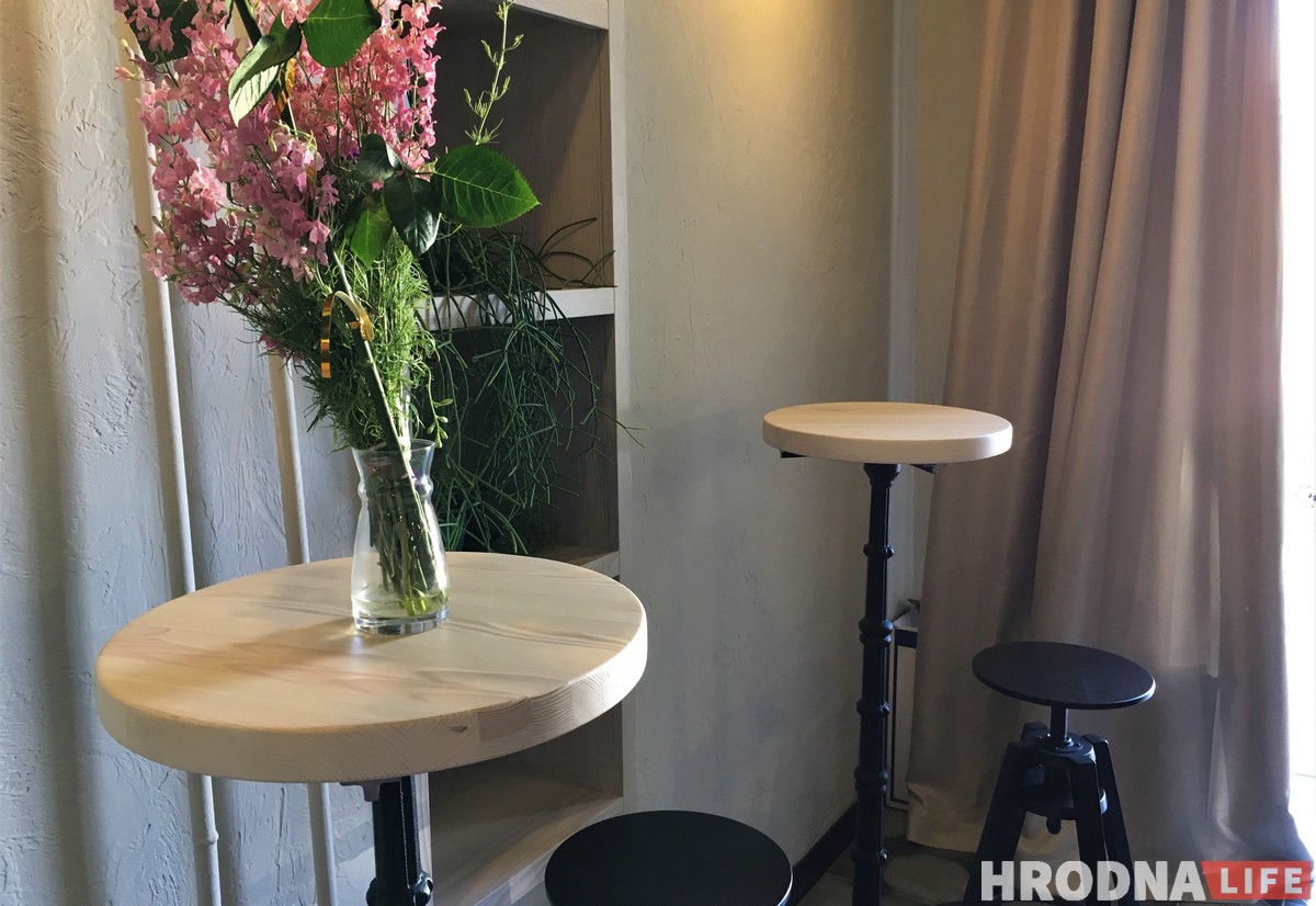 Венские вафли, домашнее мороженое и благотворительность по вторникам. На Большой Троицкой открылось новое кафе Венские вафли, домашнее мороженое и благотворительность по вторникам. На Большой Троицкой открылось новое кафе