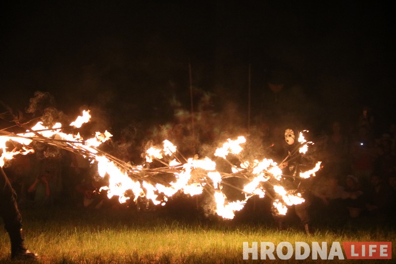 Фестиваль "Мяжа" закончили музыкой и фаер-шоу Фестиваль "Мяжа" закончили музыкой и фаер-шоу