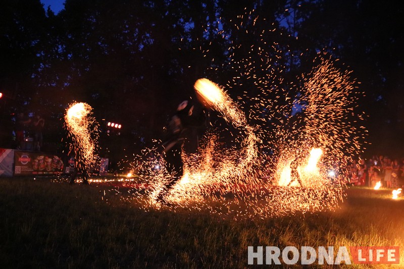 Фестиваль "Мяжа" закончили музыкой и фаер-шоу Фестиваль "Мяжа" закончили музыкой и фаер-шоу