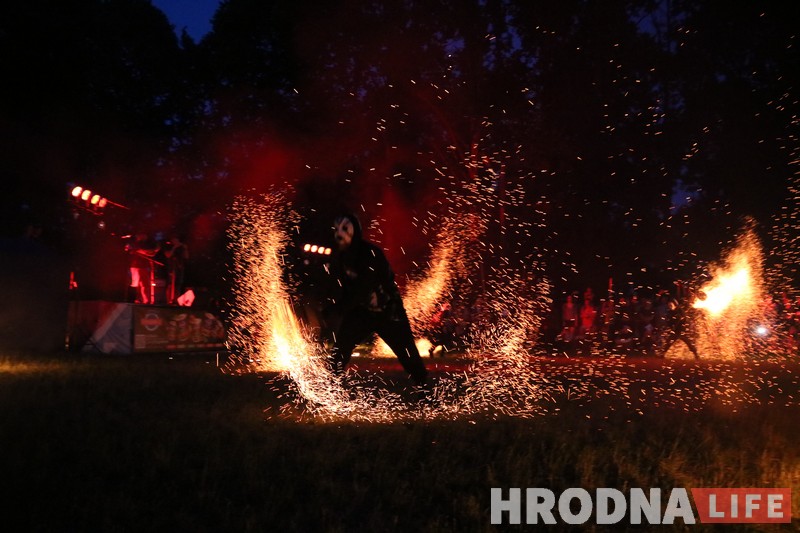 Фестиваль "Мяжа" закончили музыкой и фаер-шоу Фестиваль "Мяжа" закончили музыкой и фаер-шоу