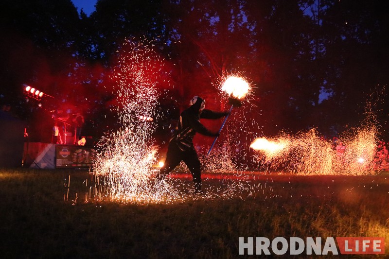 Фестиваль "Мяжа" закончили музыкой и фаер-шоу Фестиваль "Мяжа" закончили музыкой и фаер-шоу