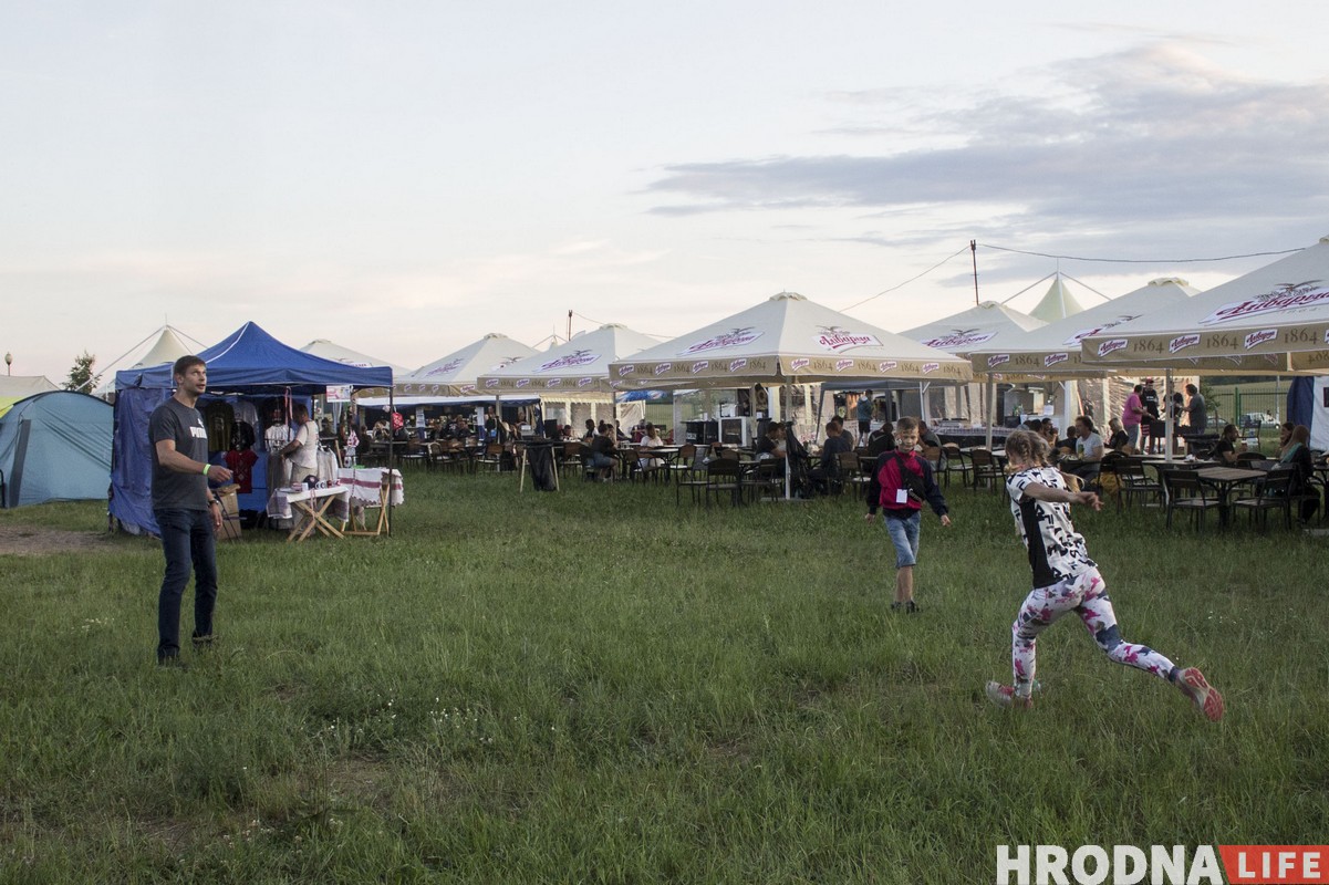 РСП, Dzieciuki и бесплатные татуировки. Как прошел байк-фестиваль «Хавайся ў бульбу-2019» РСП, Dzieciuki и бесплатные татуировки. Как прошел байк-фестиваль «Хавайся ў бульбу-2019»