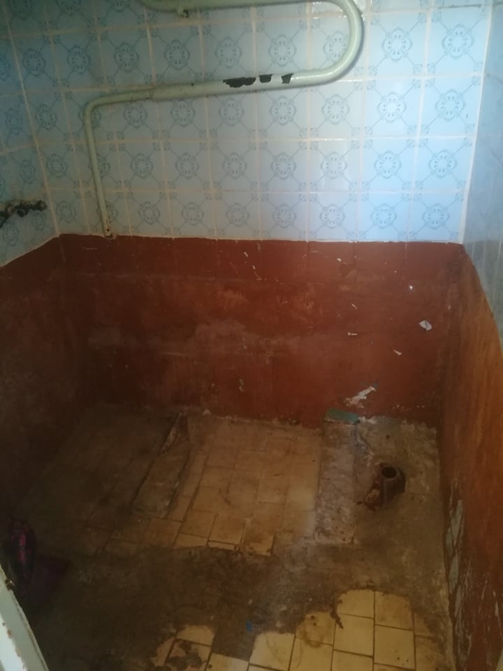 Гродненец поставил палатку перед администрацией района и собрался там жить. Ему предложили другое жилье Гродненец поставил палатку перед администрацией района и собрался там жить. Ему предложили другое жилье