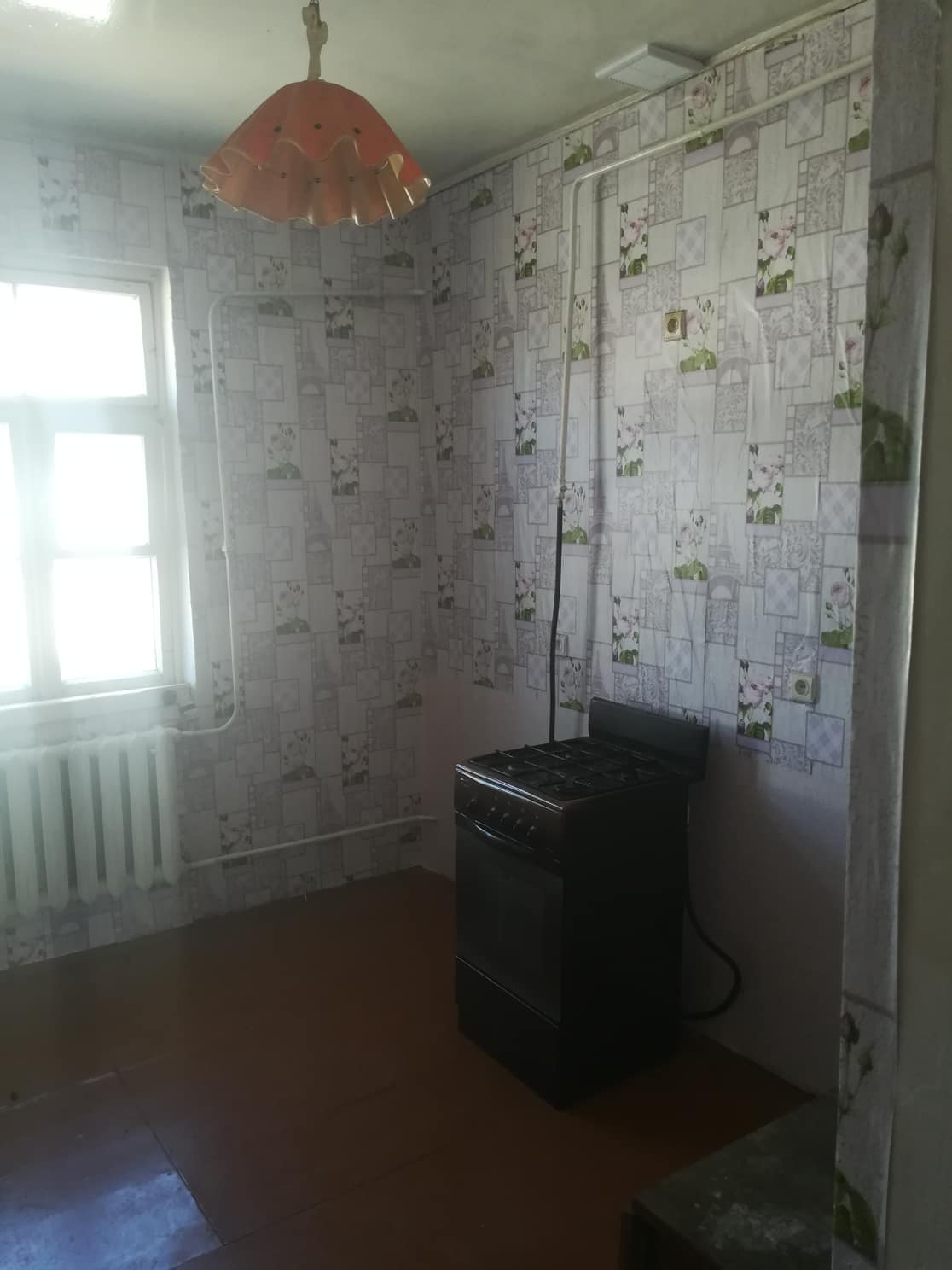 Гродненец поставил палатку перед администрацией района и собрался там жить. Ему предложили другое жилье Гродненец поставил палатку перед администрацией района и собрался там жить. Ему предложили другое жилье