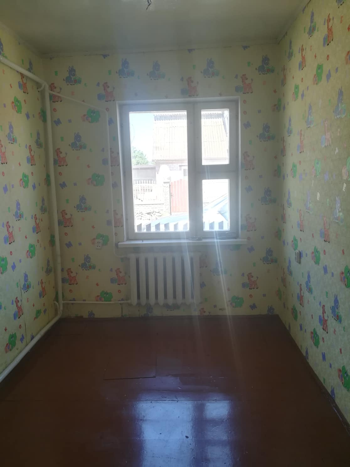 Гродненец поставил палатку перед администрацией района и собрался там жить. Ему предложили другое жилье Гродненец поставил палатку перед администрацией района и собрался там жить. Ему предложили другое жилье