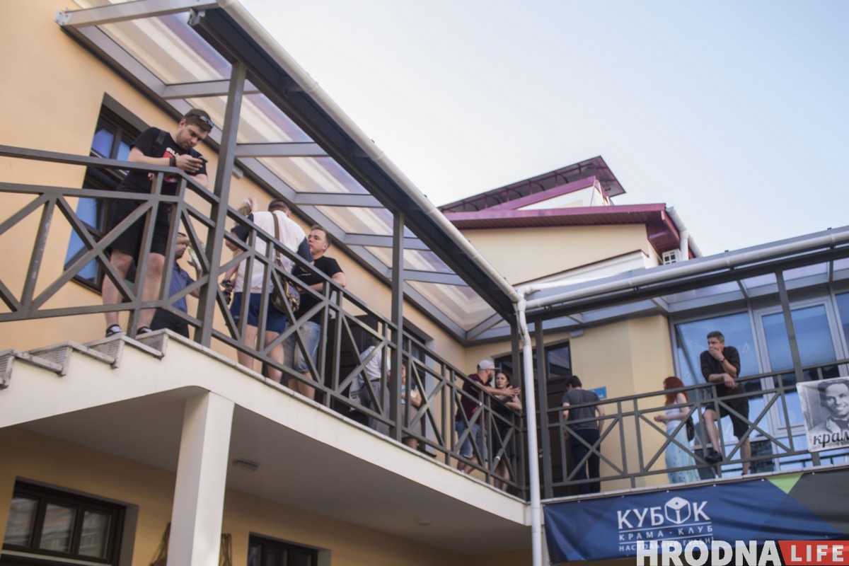 «Будет свет или будет тьма?». Александр Саенко открыл самую личную и самую главную выставку «Будет свет или будет тьма?». Александр Саенко открыл самую личную и самую главную выставку