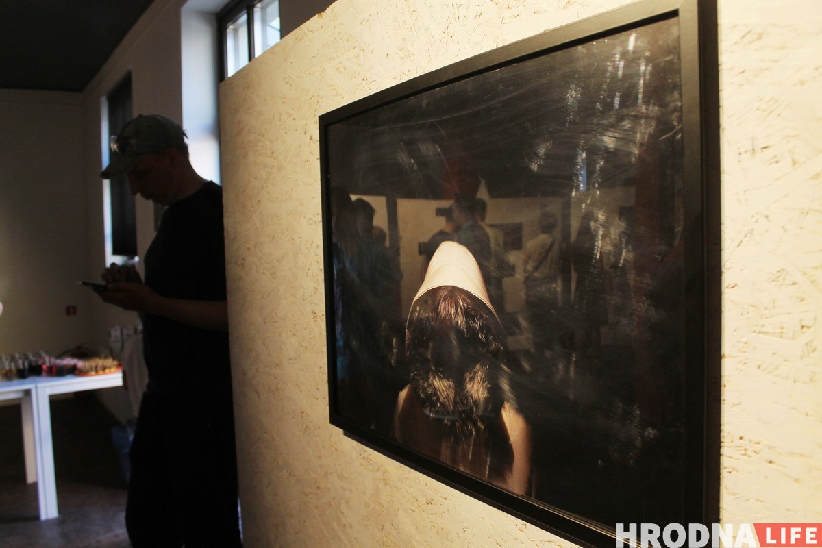 «Будет свет или будет тьма?». Александр Саенко открыл самую личную и самую главную выставку «Будет свет или будет тьма?». Александр Саенко открыл самую личную и самую главную выставку