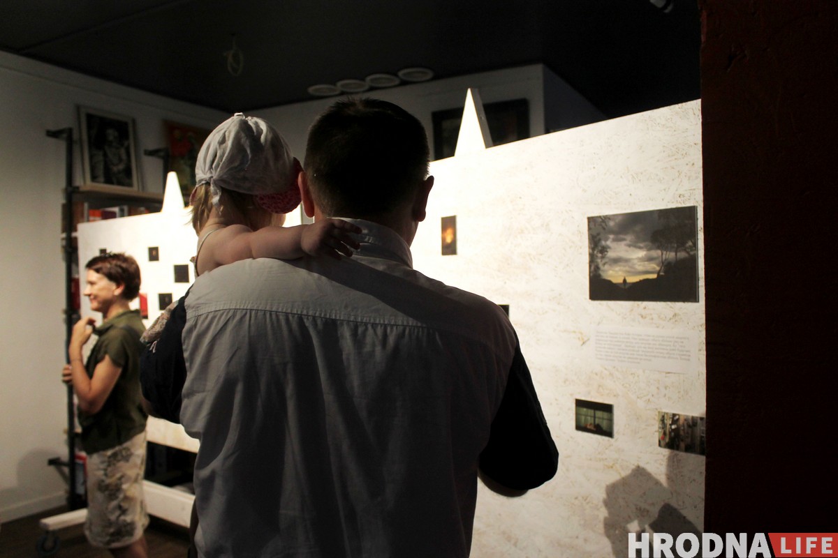 «Будет свет или будет тьма?». Александр Саенко открыл самую личную и самую главную выставку «Будет свет или будет тьма?». Александр Саенко открыл самую личную и самую главную выставку