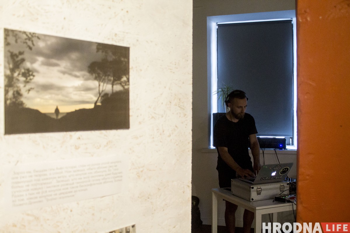 «Будет свет или будет тьма?». Александр Саенко открыл самую личную и самую главную выставку «Будет свет или будет тьма?». Александр Саенко открыл самую личную и самую главную выставку