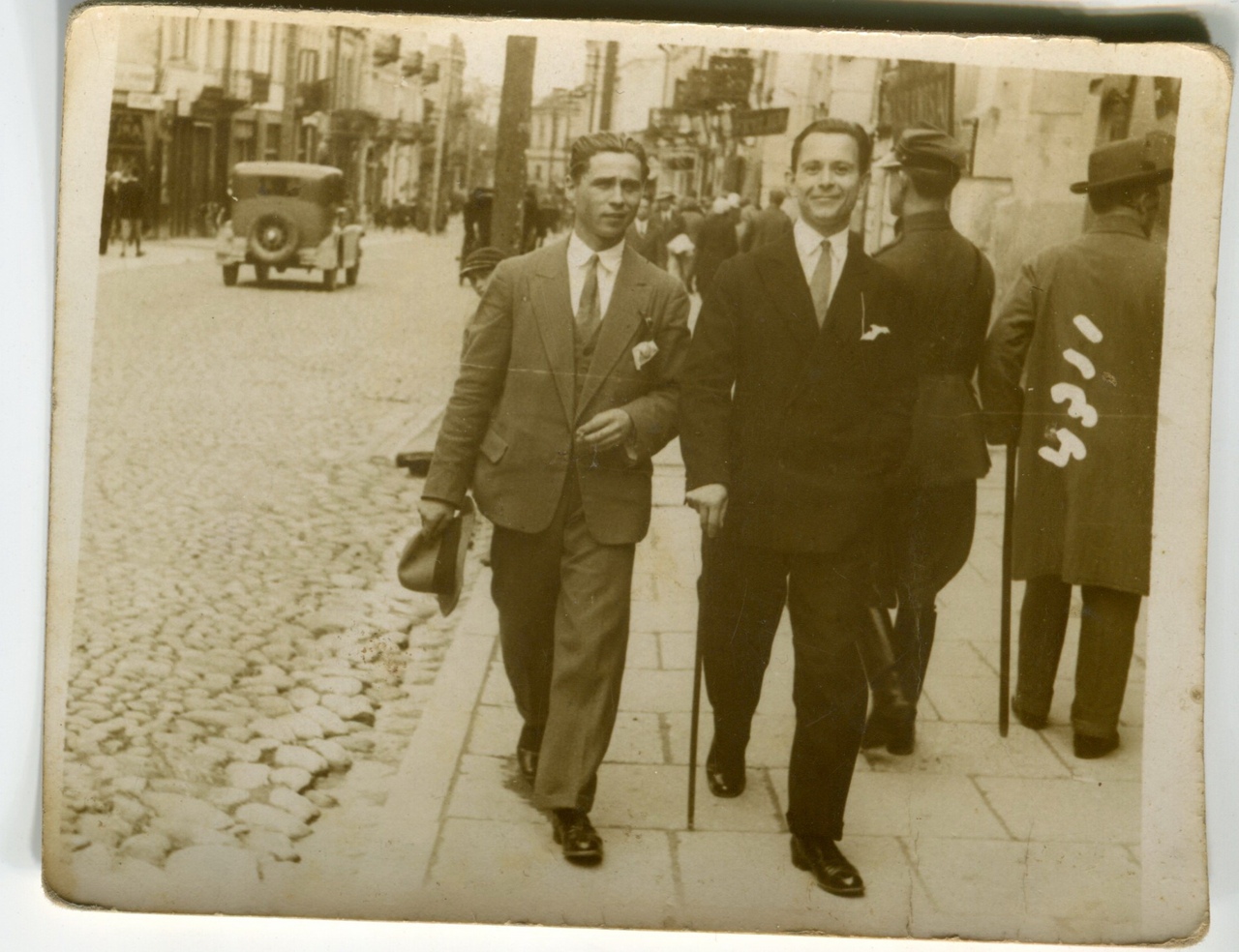 Смотрите, как выглядят черно-белые снимки Гродно, раскрашенные нейросетью Смотрите, как выглядят черно-белые снимки Гродно, раскрашенные нейросетью