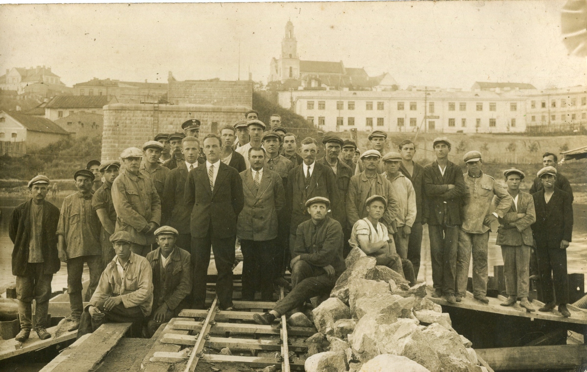 Смотрите, как выглядят черно-белые снимки Гродно, раскрашенные нейросетью Смотрите, как выглядят черно-белые снимки Гродно, раскрашенные нейросетью