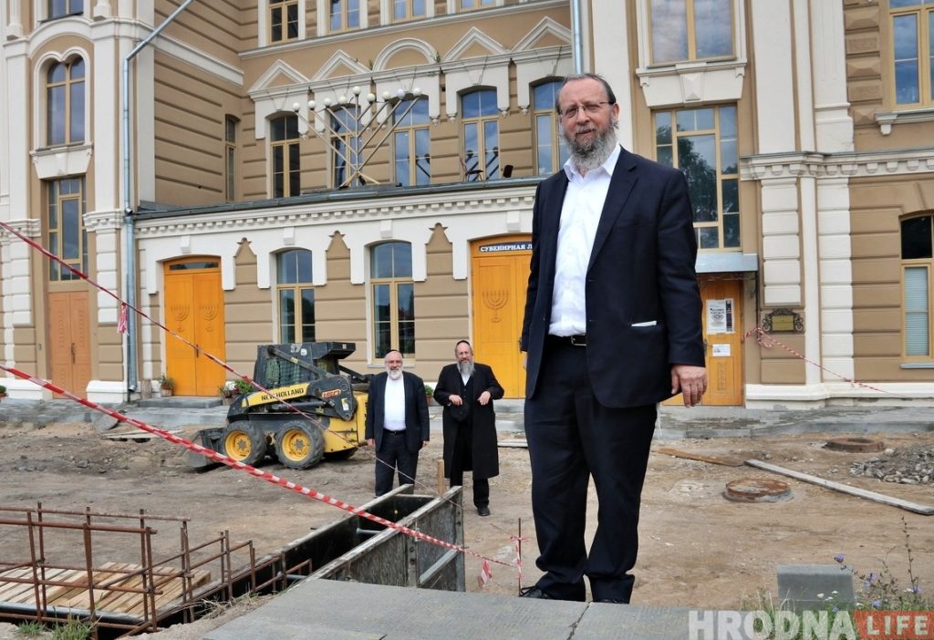 Два часа на земле предков: в Гродно приезжал потомок Нохума Каплана 