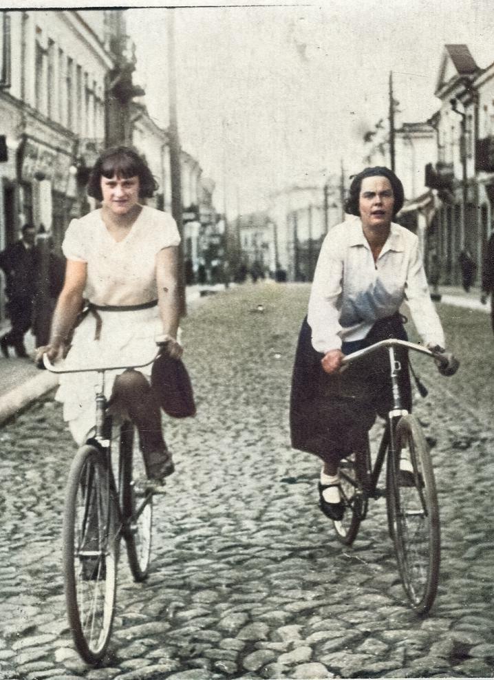 Смотрите, как выглядят черно-белые снимки Гродно, раскрашенные нейросетью Смотрите, как выглядят черно-белые снимки Гродно, раскрашенные нейросетью