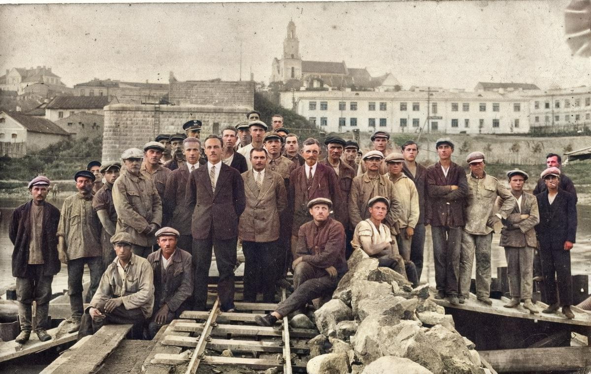 Смотрите, как выглядят черно-белые снимки Гродно, раскрашенные нейросетью Смотрите, как выглядят черно-белые снимки Гродно, раскрашенные нейросетью