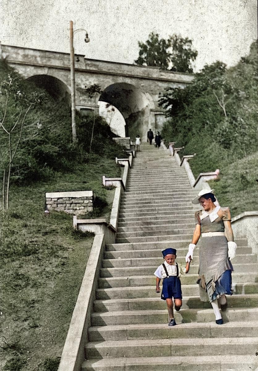 Смотрите, как выглядят черно-белые снимки Гродно, раскрашенные нейросетью Смотрите, как выглядят черно-белые снимки Гродно, раскрашенные нейросетью