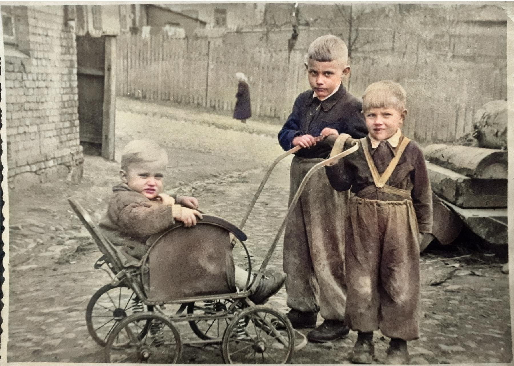 Смотрите, как выглядят черно-белые снимки Гродно, раскрашенные нейросетью Смотрите, как выглядят черно-белые снимки Гродно, раскрашенные нейросетью