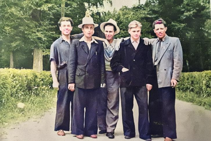 Смотрите, как выглядят черно-белые снимки Гродно, раскрашенные нейросетью Смотрите, как выглядят черно-белые снимки Гродно, раскрашенные нейросетью