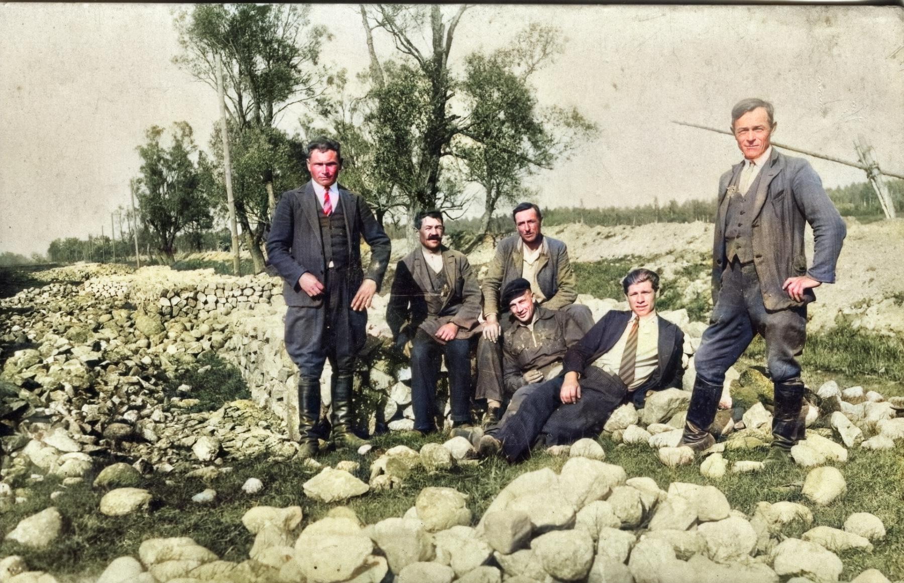 Смотрите, как выглядят черно-белые снимки Гродно, раскрашенные нейросетью Смотрите, как выглядят черно-белые снимки Гродно, раскрашенные нейросетью