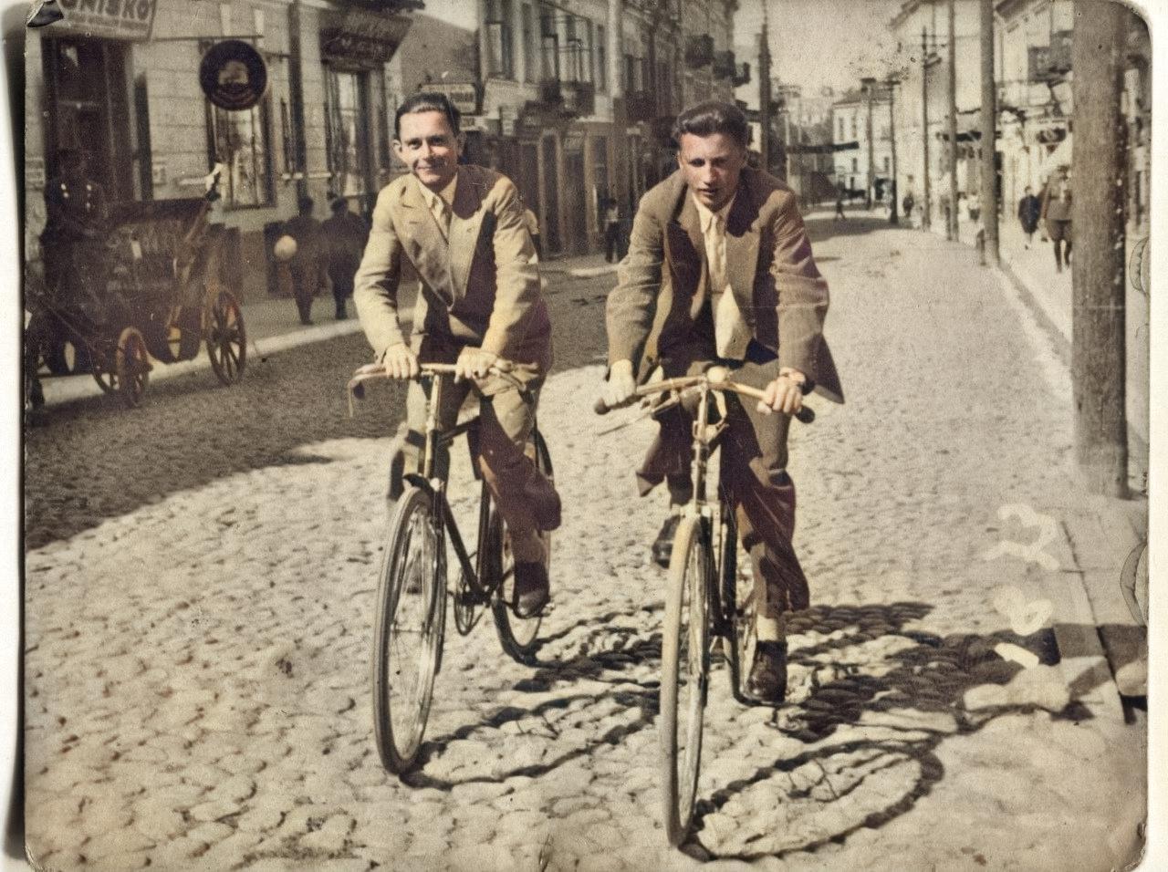 Смотрите, как выглядят черно-белые снимки Гродно, раскрашенные нейросетью Смотрите, как выглядят черно-белые снимки Гродно, раскрашенные нейросетью