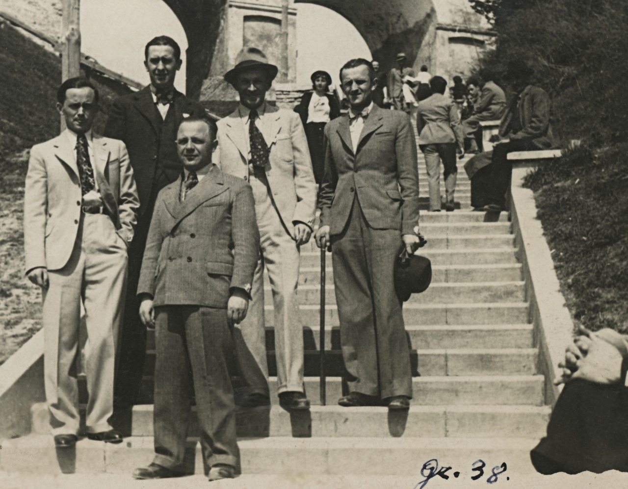 Смотрите, как выглядят черно-белые снимки Гродно, раскрашенные нейросетью Смотрите, как выглядят черно-белые снимки Гродно, раскрашенные нейросетью