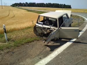 Под Гродно столкнулись "Жигули" и "Шкода". Водитель в реанимации Под Гродно столкнулись "Жигули" и "Шкода". Водитель в реанимации