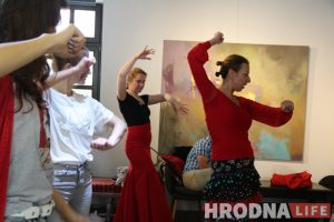 Колоски, диджеи и "водопой". В дворике на Мостовой открыли сезон летних вечеринок