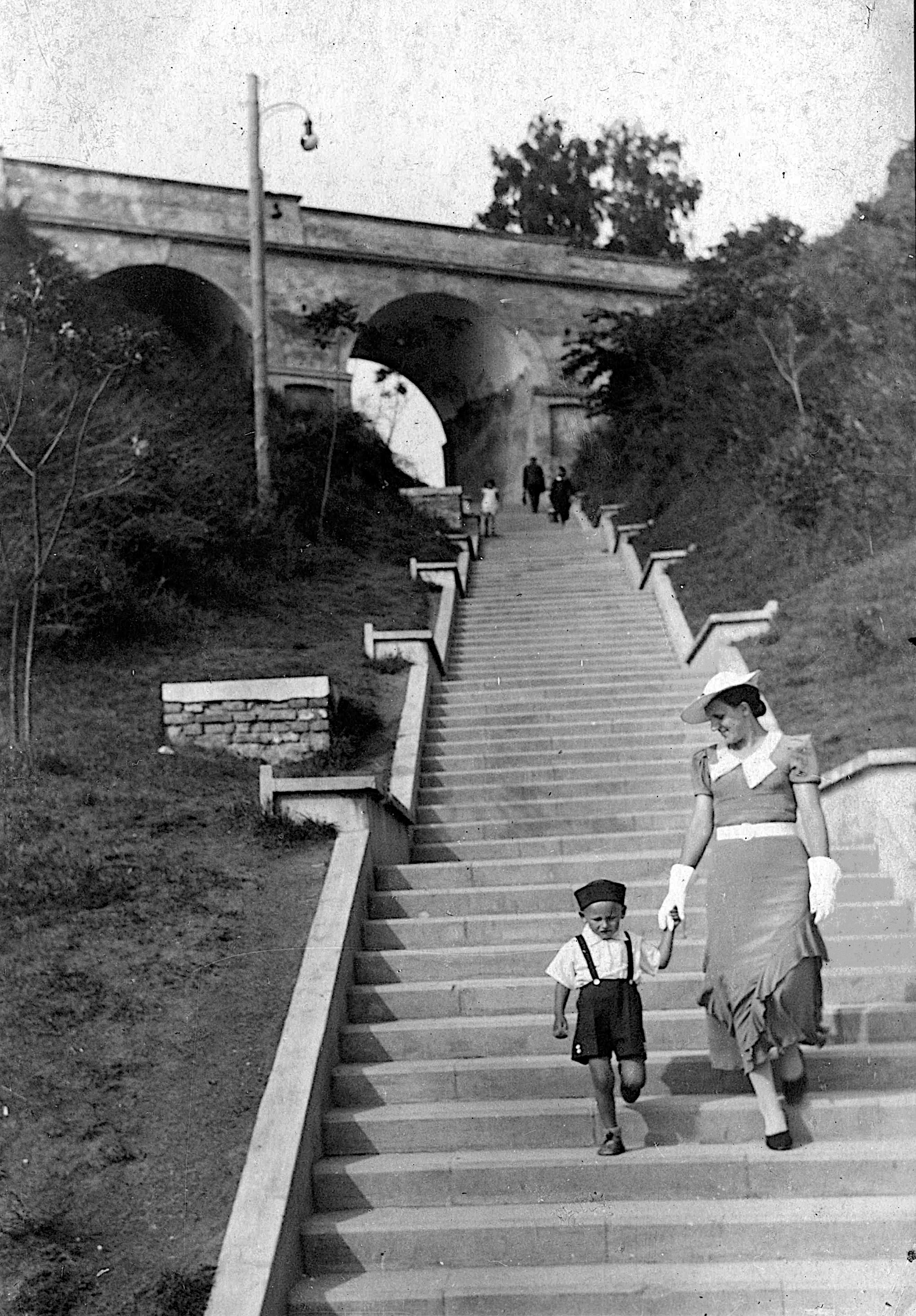 Смотрите, как выглядят черно-белые снимки Гродно, раскрашенные нейросетью Смотрите, как выглядят черно-белые снимки Гродно, раскрашенные нейросетью