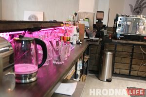 Посмотреть, как жарят кофе и отведать выпечку из печи: на Найдуса открыли кафе в американском стиле