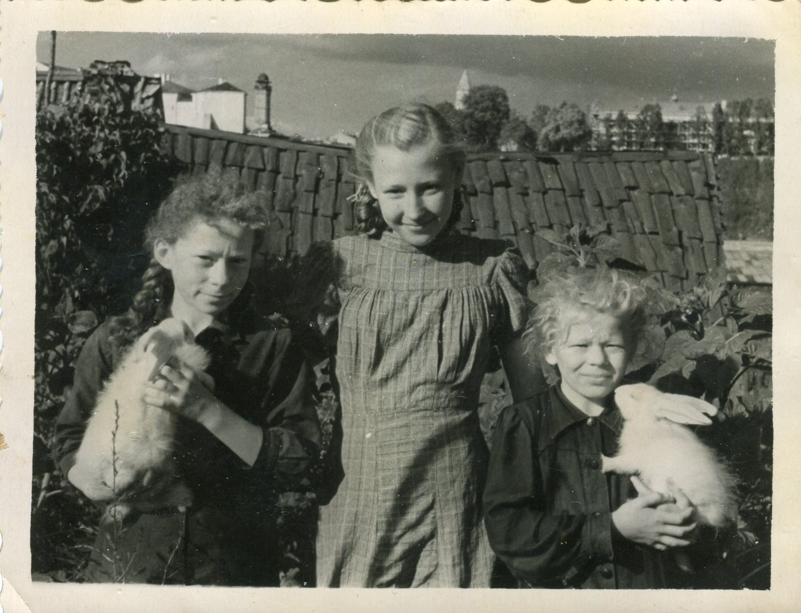 Смотрите, как выглядят черно-белые снимки Гродно, раскрашенные нейросетью Смотрите, как выглядят черно-белые снимки Гродно, раскрашенные нейросетью