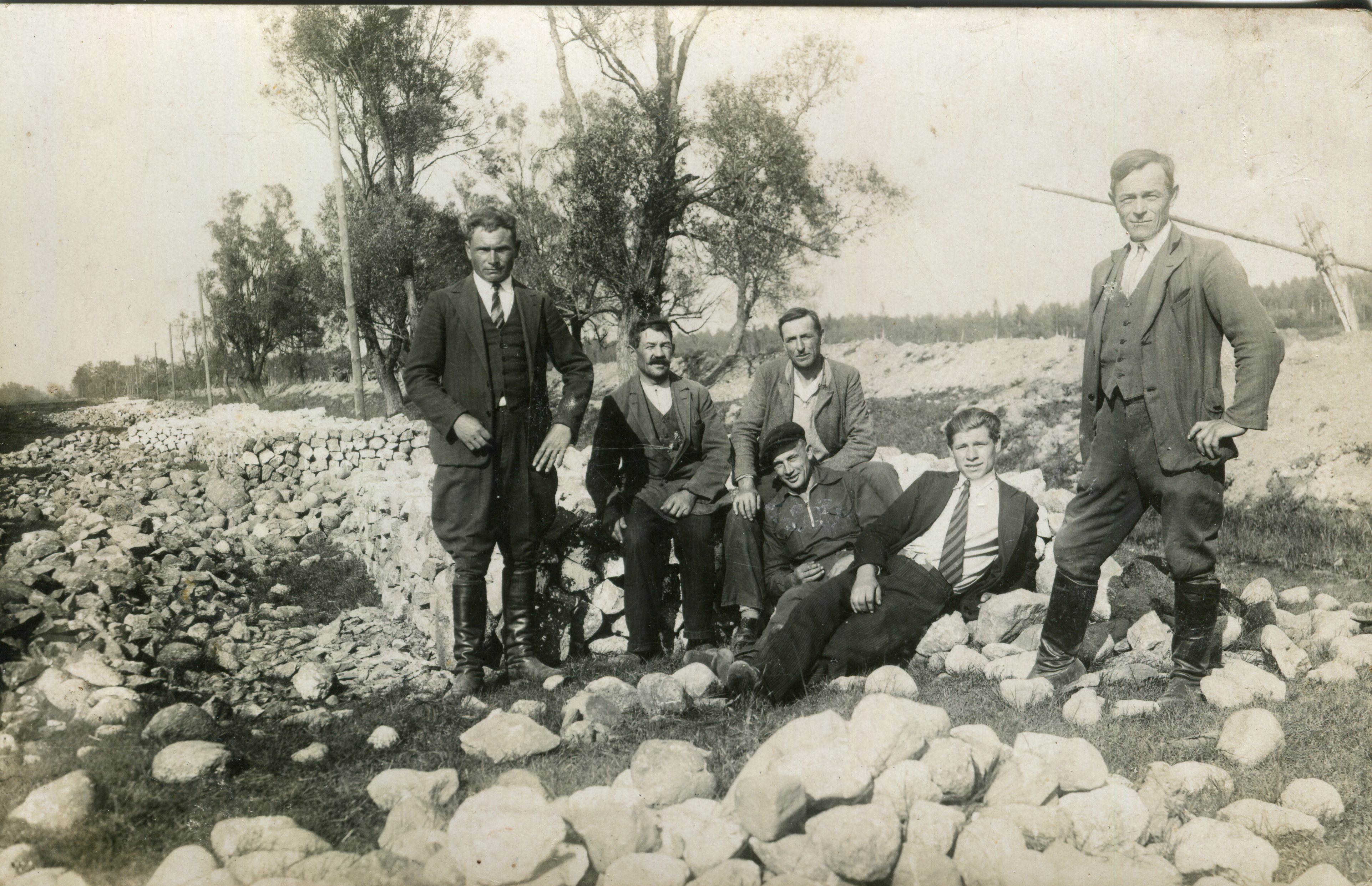 Смотрите, как выглядят черно-белые снимки Гродно, раскрашенные нейросетью Смотрите, как выглядят черно-белые снимки Гродно, раскрашенные нейросетью