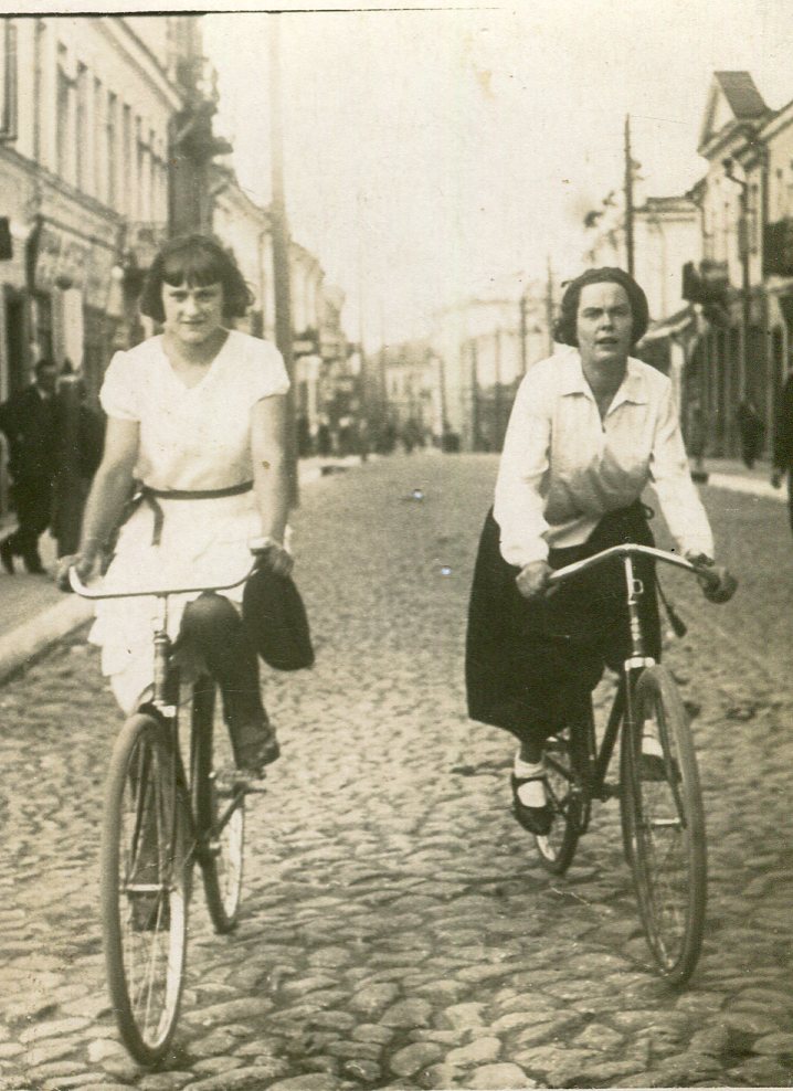 Смотрите, как выглядят черно-белые снимки Гродно, раскрашенные нейросетью Смотрите, как выглядят черно-белые снимки Гродно, раскрашенные нейросетью