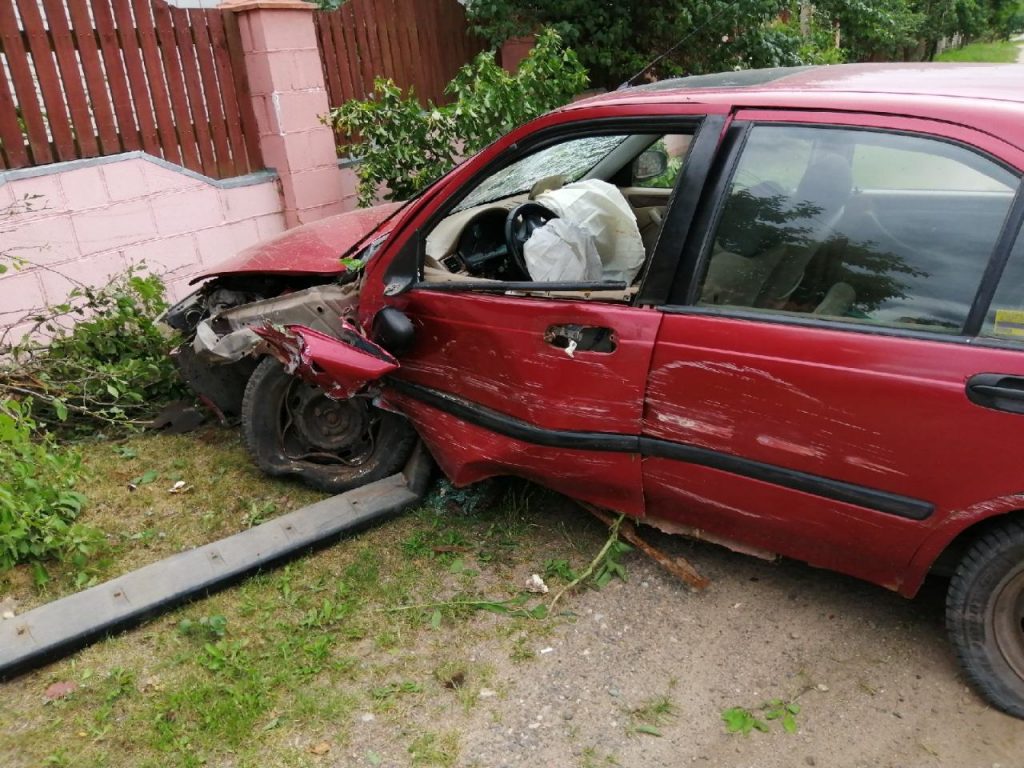 Десять штрафов на двоих. В Лиде муж и жена по очереди попали в ДТП