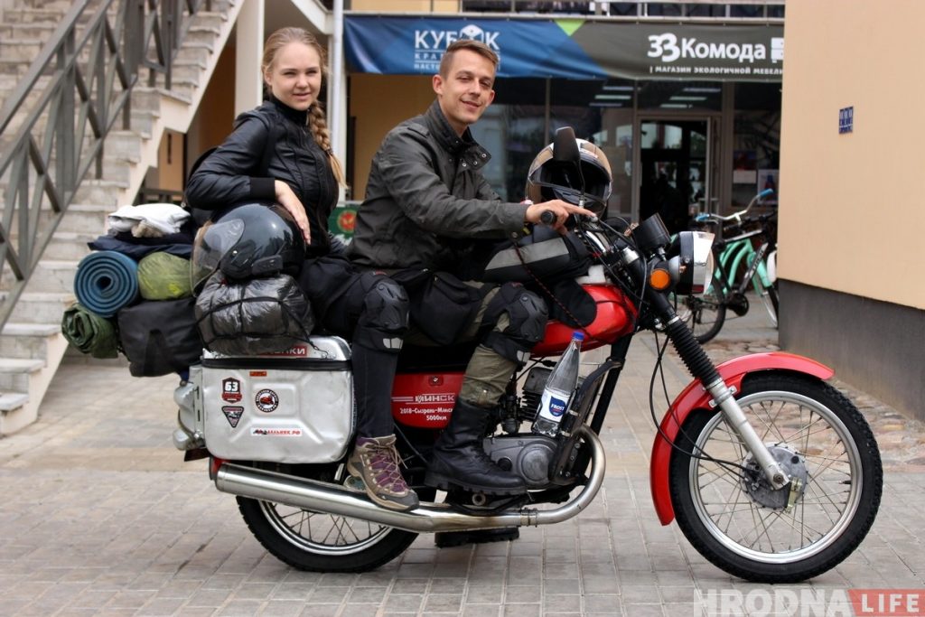 Дальняк на “Минске”: пара из России на советском мотоцикле снова доехала до Гродно