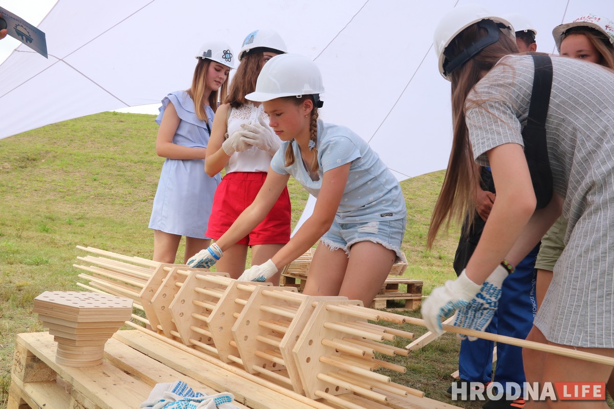 “Мои атомы довольны”. Школу, садик, больницу и ядерное топливо ждут в Островце этой осенью “Мои атомы довольны”. Школу, садик, больницу и ядерное топливо ждут в Островце этой осенью