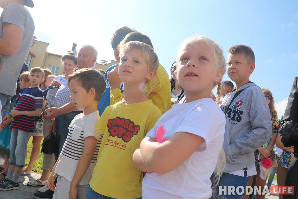 “Мои атомы довольны”. Школу, садик, больницу и ядерное топливо ждут в Островце этой осенью “Мои атомы довольны”. Школу, садик, больницу и ядерное топливо ждут в Островце этой осенью