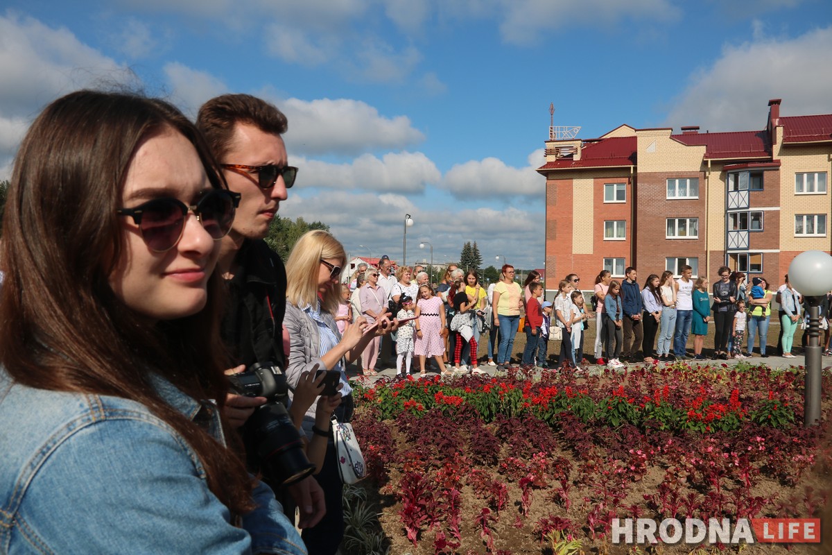 “Мои атомы довольны”. Школу, садик, больницу и ядерное топливо ждут в Островце этой осенью “Мои атомы довольны”. Школу, садик, больницу и ядерное топливо ждут в Островце этой осенью