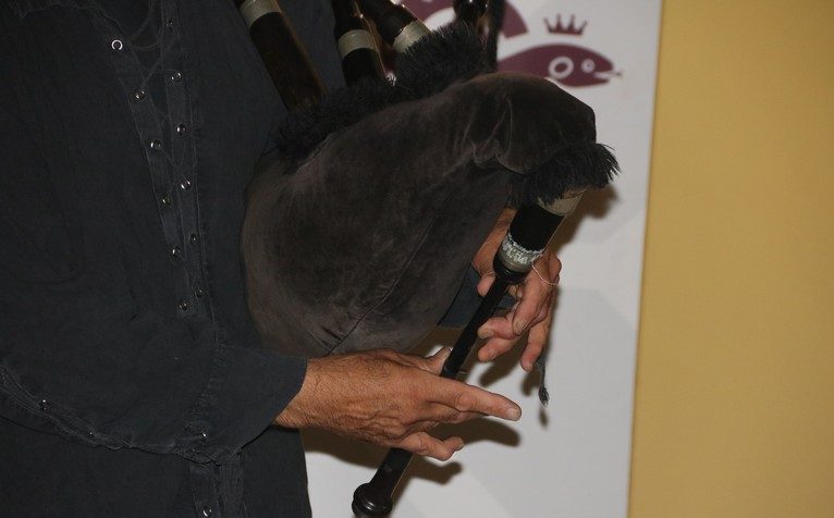 Лявониха и гимн Беларуси. Иранец из Германии сыграл их в Гродно на беларусской волынке