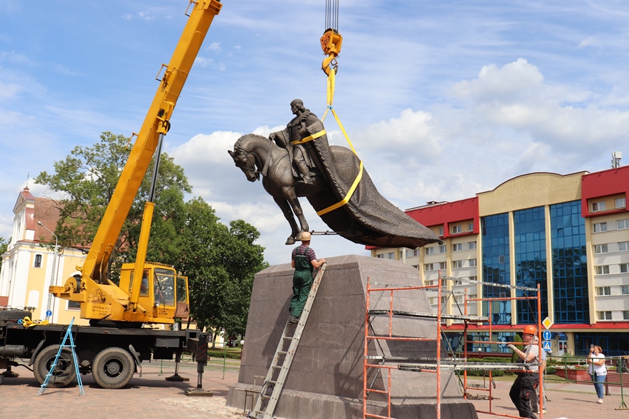 В Лиде установили памятник Гедимину. Но скульптуру вы пока не увидите В Лиде установили памятник Гедимину. Но скульптуру вы пока не увидите