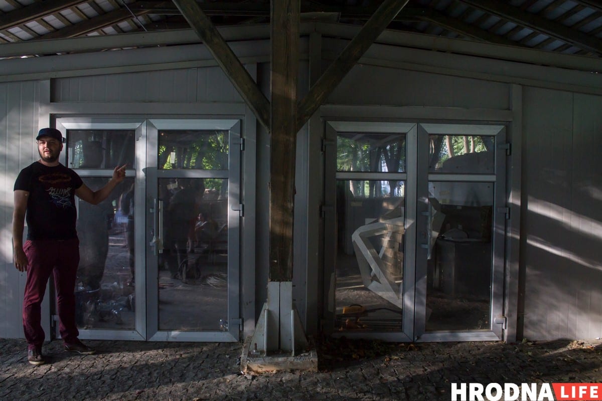 "Вернуть местечку корни". Как волонтеры восстанавливают старое иудейское и лютеранское кладбище "Вернуть местечку корни". Как волонтеры восстанавливают старое иудейское и лютеранское кладбище