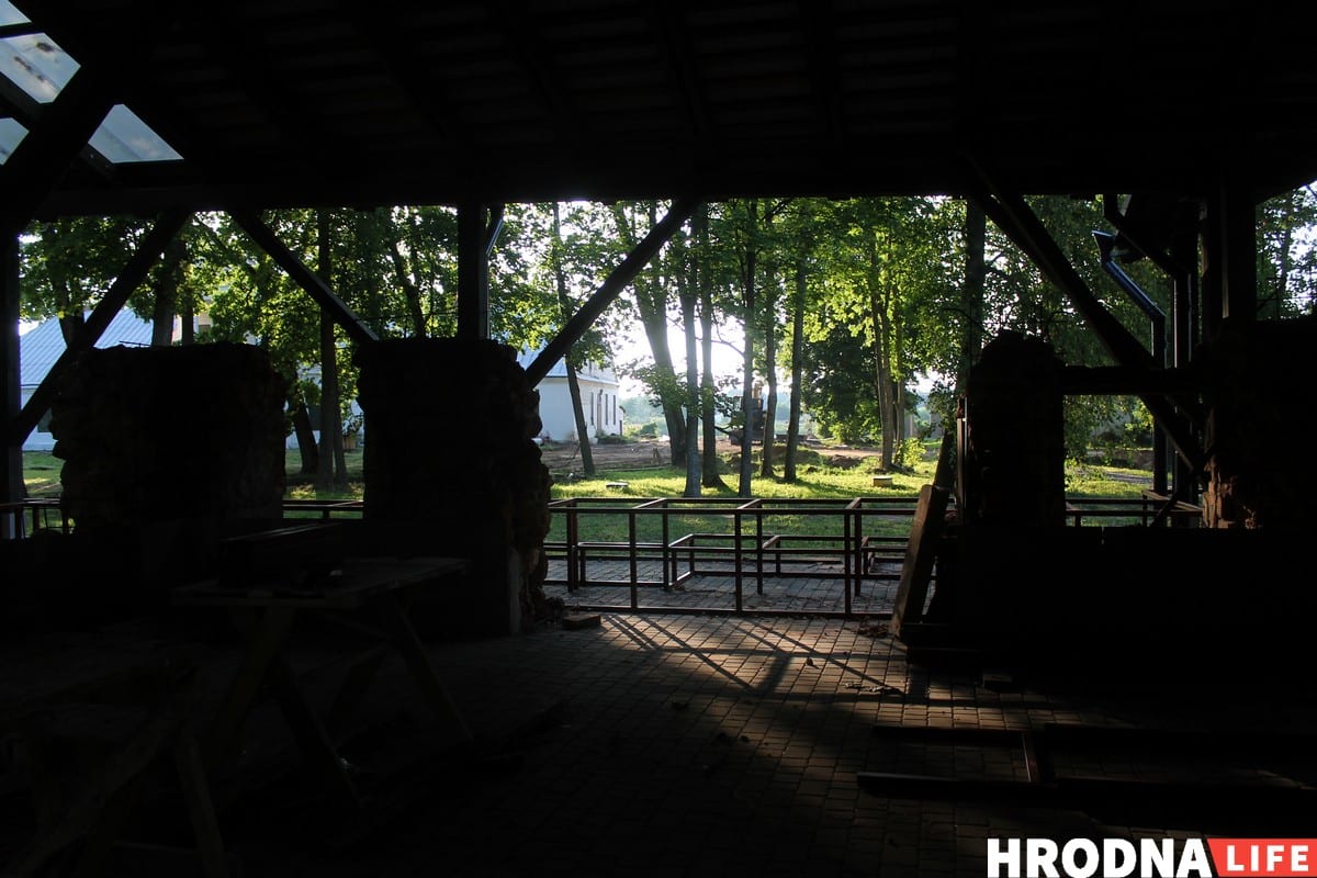 "Вернуть местечку корни". Как волонтеры восстанавливают старое иудейское и лютеранское кладбище "Вернуть местечку корни". Как волонтеры восстанавливают старое иудейское и лютеранское кладбище