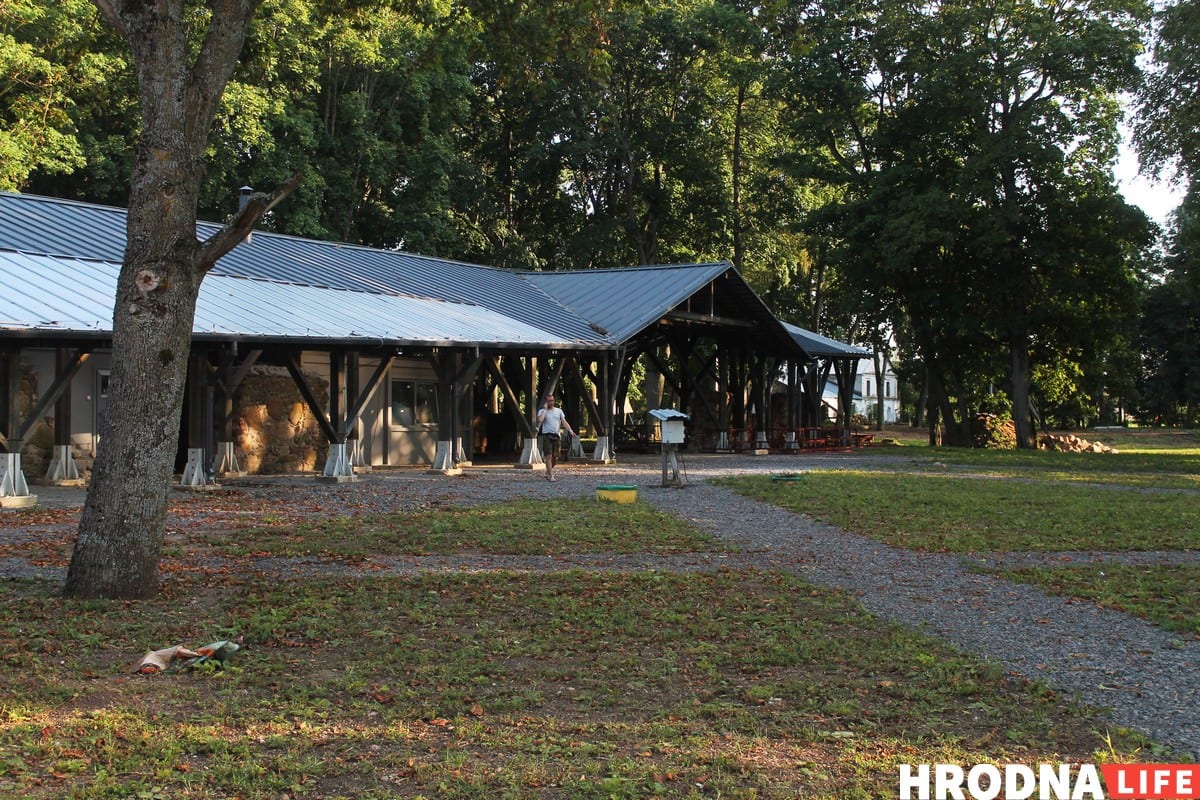 "Вернуть местечку корни". Как волонтеры восстанавливают старое иудейское и лютеранское кладбище "Вернуть местечку корни". Как волонтеры восстанавливают старое иудейское и лютеранское кладбище