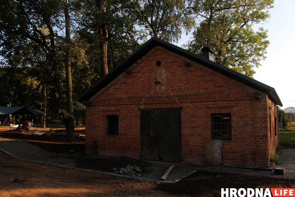 "Вернуть местечку корни". Как волонтеры восстанавливают старое иудейское и лютеранское кладбище "Вернуть местечку корни". Как волонтеры восстанавливают старое иудейское и лютеранское кладбище