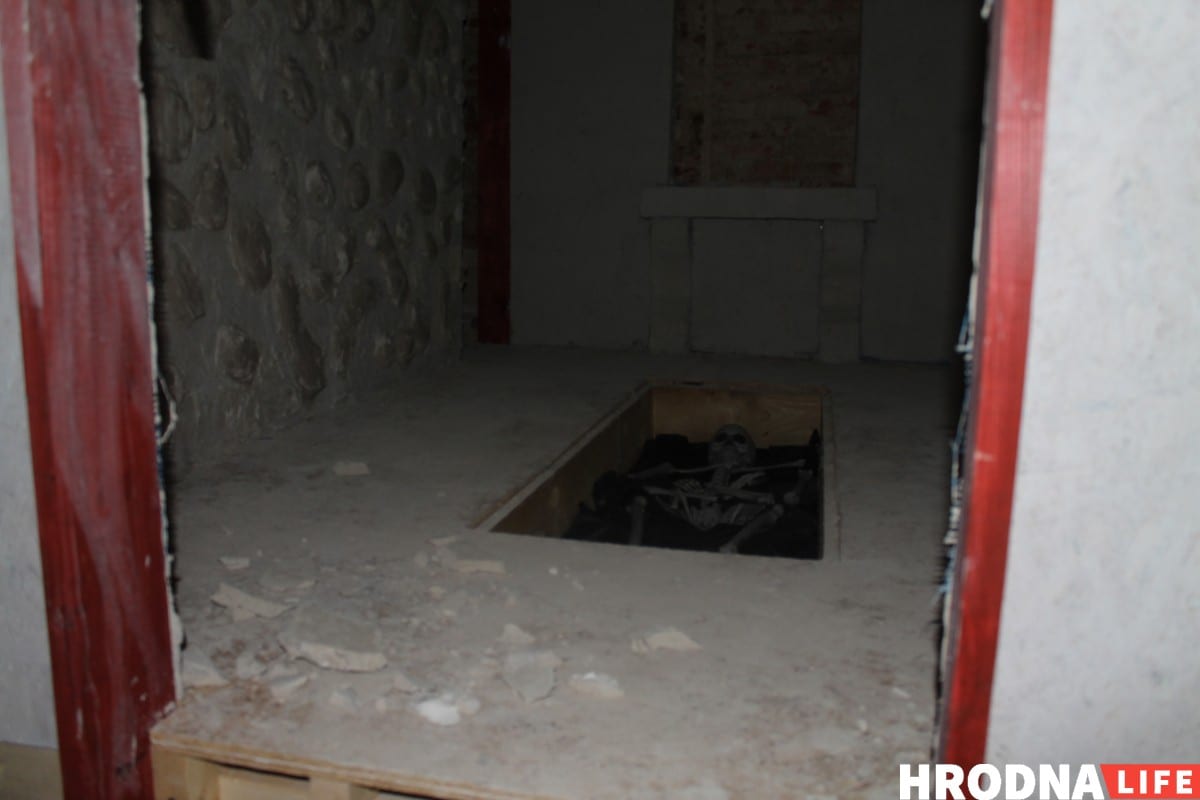 "Вернуть местечку корни". Как волонтеры восстанавливают старое иудейское и лютеранское кладбище "Вернуть местечку корни". Как волонтеры восстанавливают старое иудейское и лютеранское кладбище