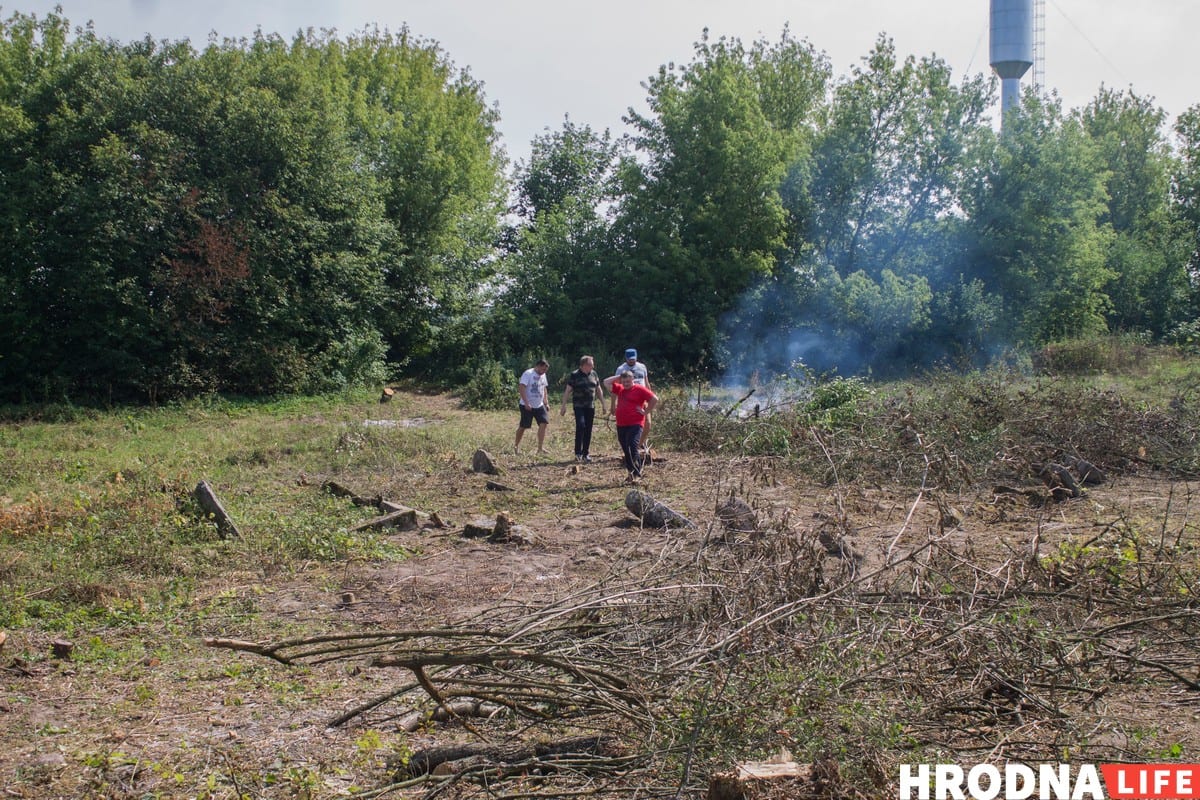 "Вернуть местечку корни". Как волонтеры восстанавливают старое иудейское и лютеранское кладбище "Вернуть местечку корни". Как волонтеры восстанавливают старое иудейское и лютеранское кладбище