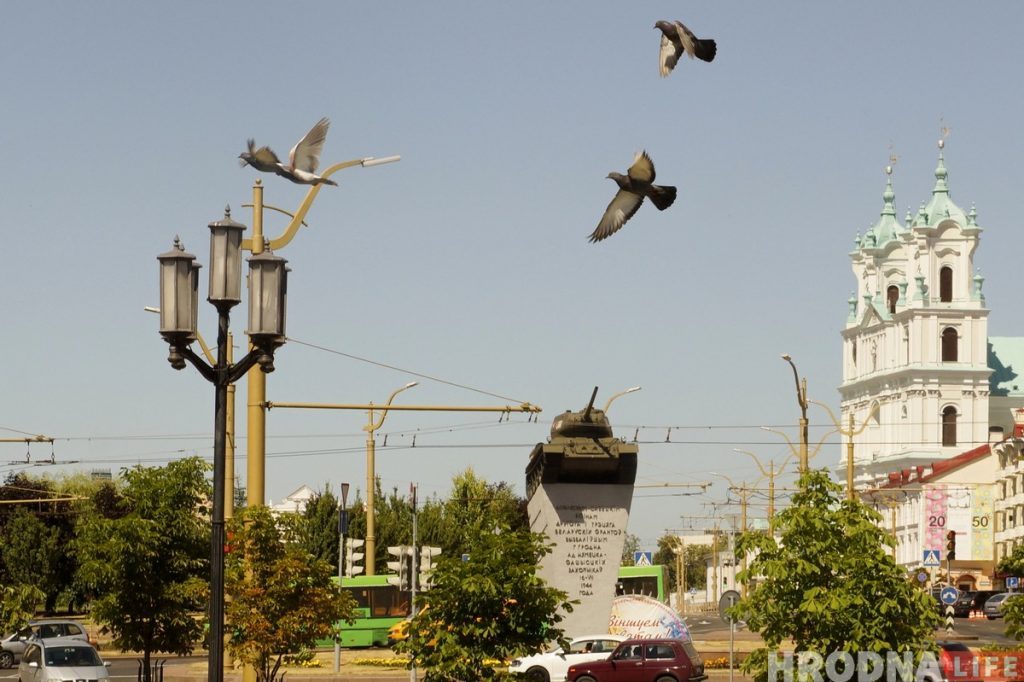 Танк на Советской площади подсветят иллюминацией ко Дню города