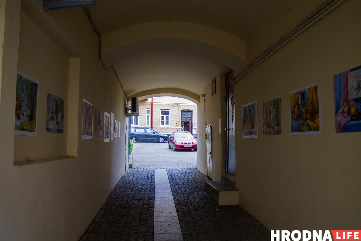 В Гродно появилась "Выставка в подворотне". Кто ее создал? В Гродно появилась "Выставка в подворотне". Кто ее создал?